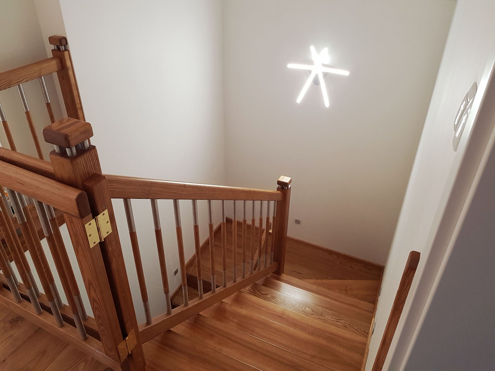 Stolarstwo Kopyto. Schody drewniane dwubiegowe.